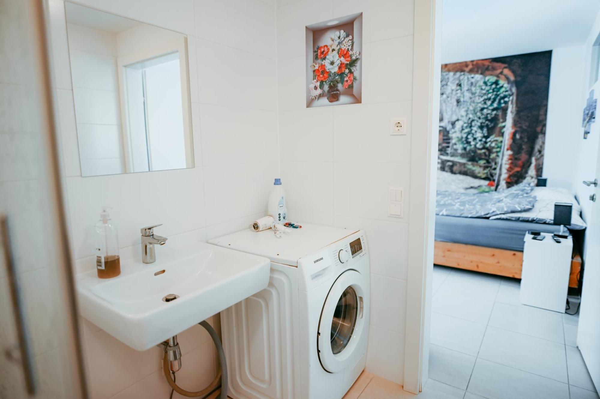 Danube Island Apartment 3 Wenen Buitenkant foto