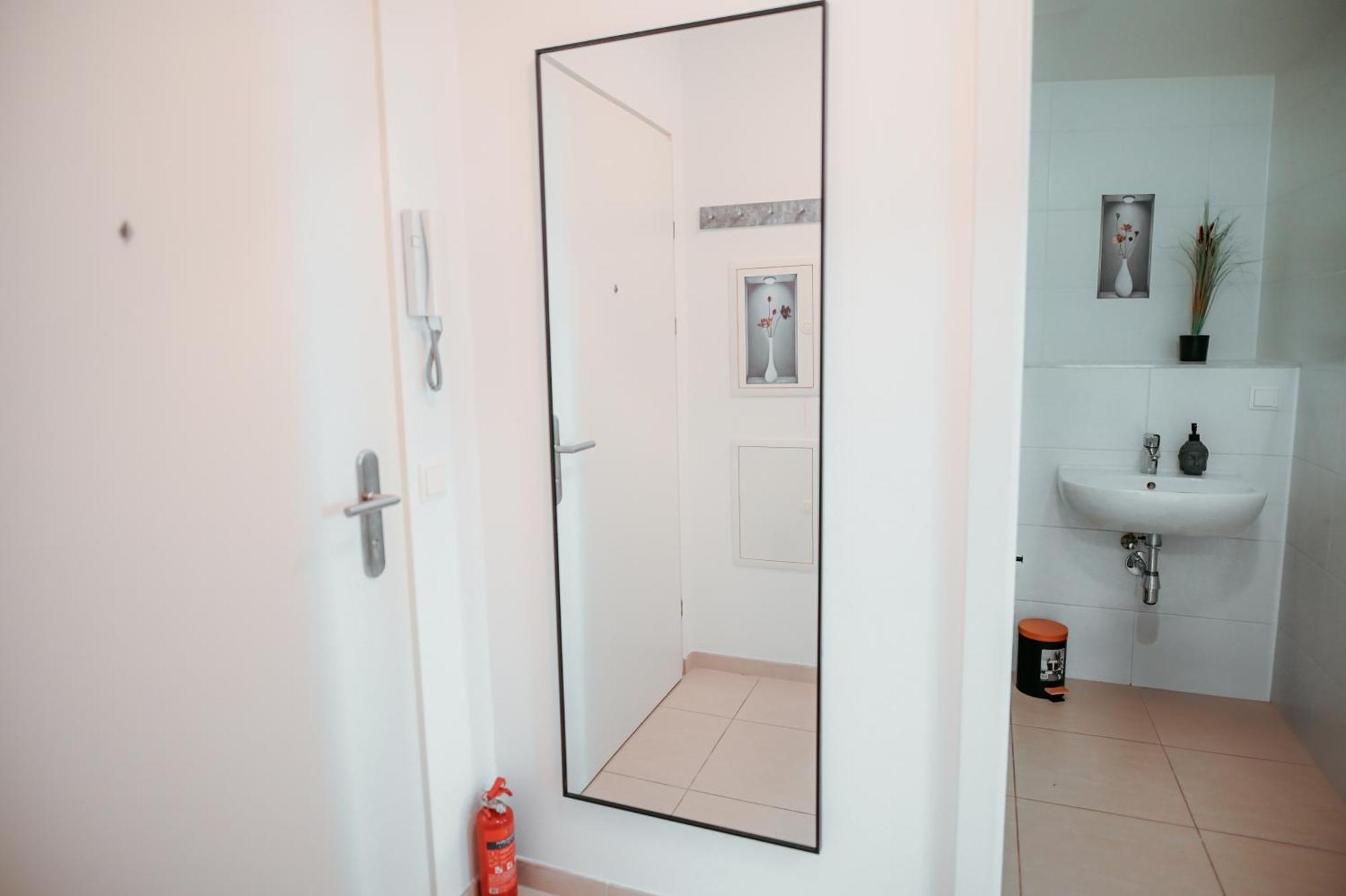 Danube Island Apartment 3 Wenen Buitenkant foto